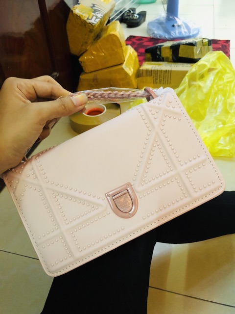 Túi chữ D viền đinh size 25