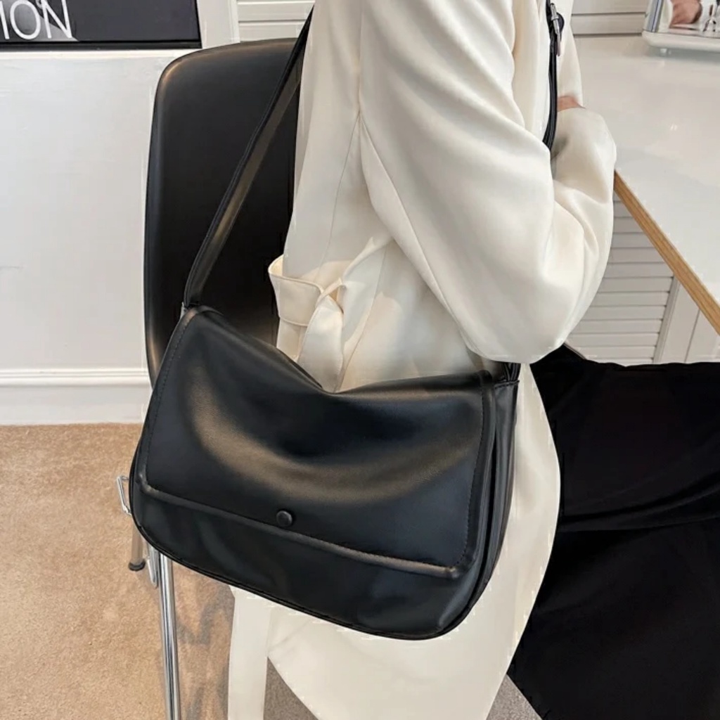 Túi đeo chéo Unisex kiểu dáng bì thư basic da mềm mịn đựng vừa laptop