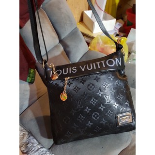 Túi nam đeo chéo lv dây da bản to
