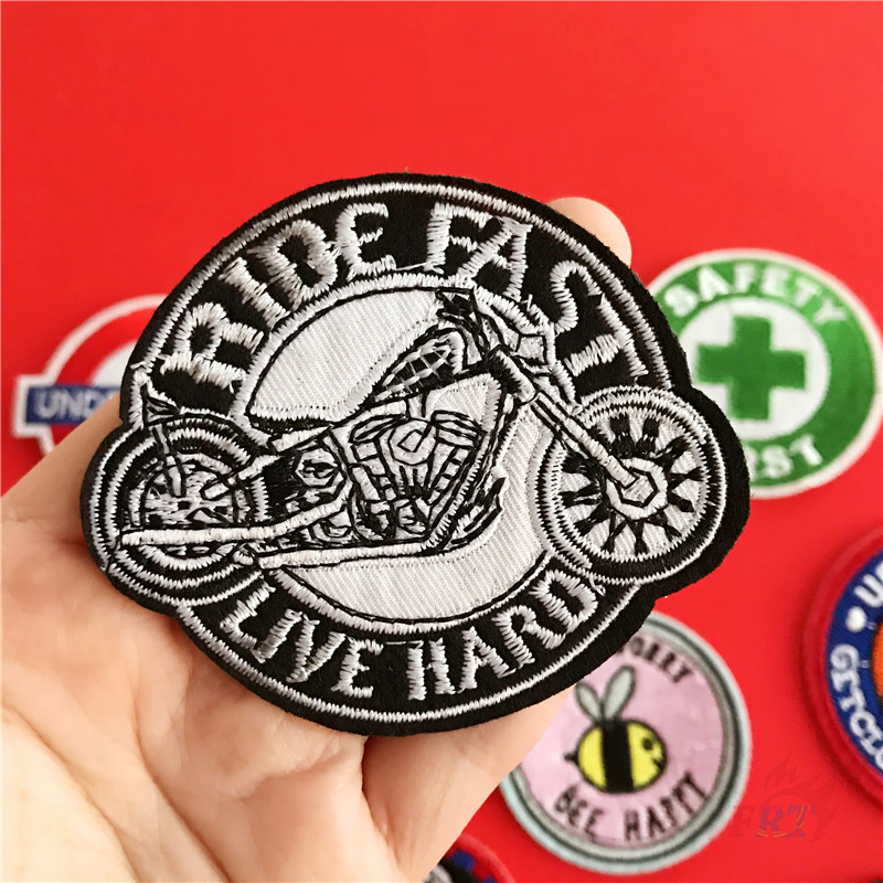 1 Miếng Dán Ủi Quần Áo Hình Chú Ong Dễ Thương