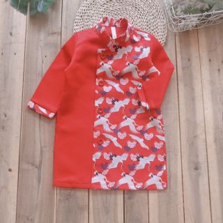 Áo dài cách tân bé trai in hạc