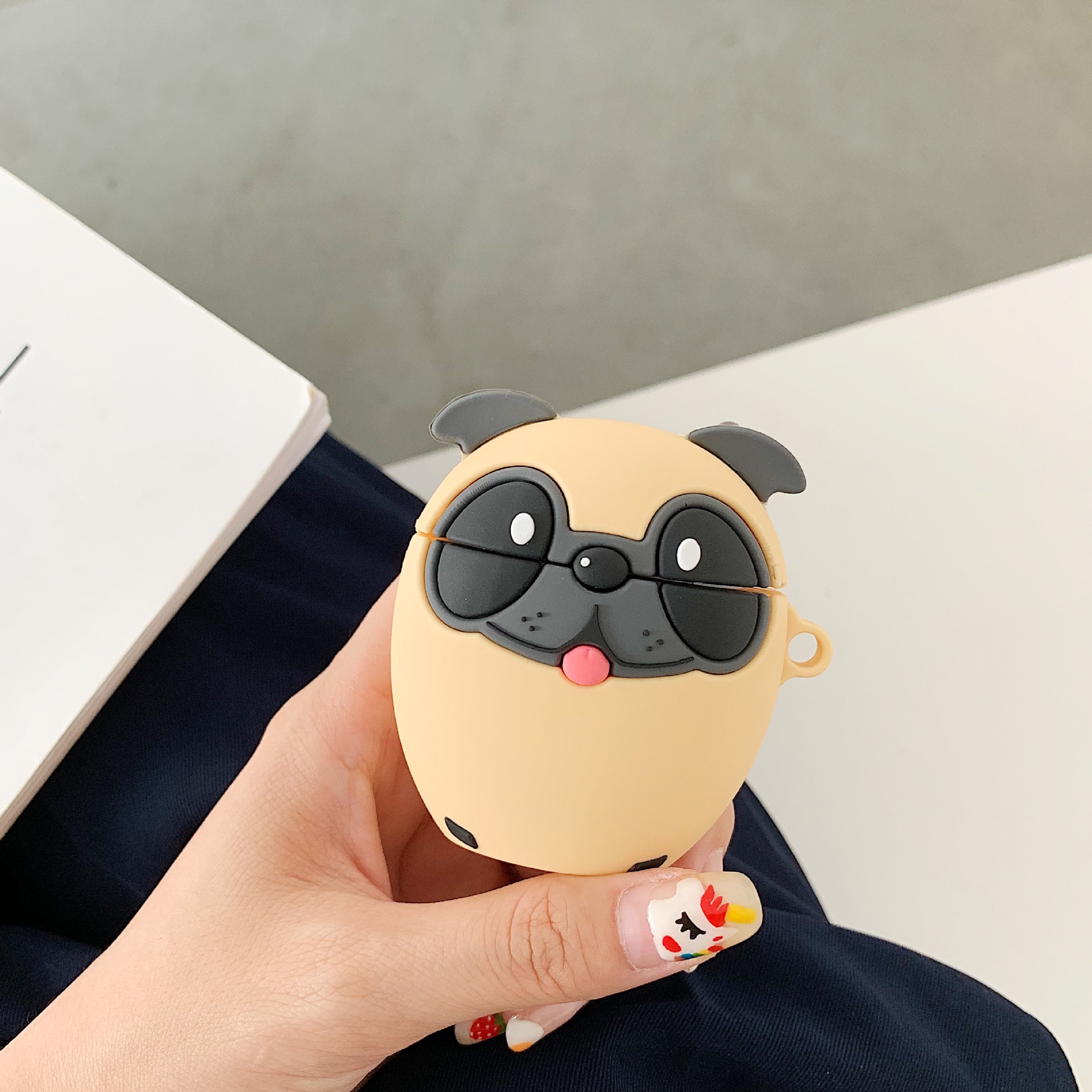 Vỏ bọc bảo vệ tai nghe AirPods 2 thiết kế chống rơi vỡ hình chó Pug chất lượng cao