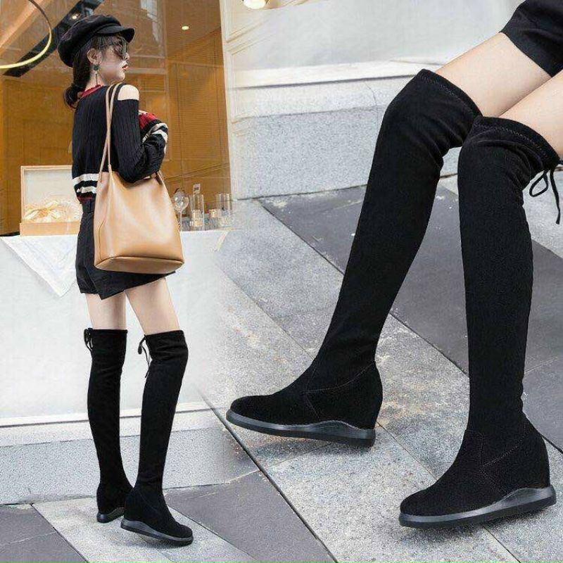 Boots đùi da lộn đế xuồng siêu tôn dáng.