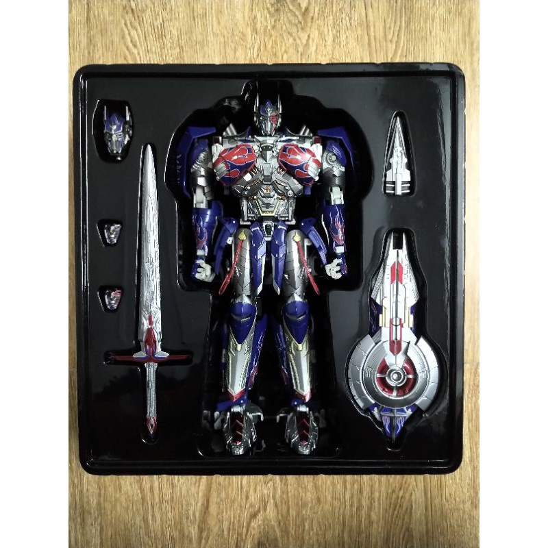 Mô hình Optimus Prime UTR-02 Challenger Unique Toys