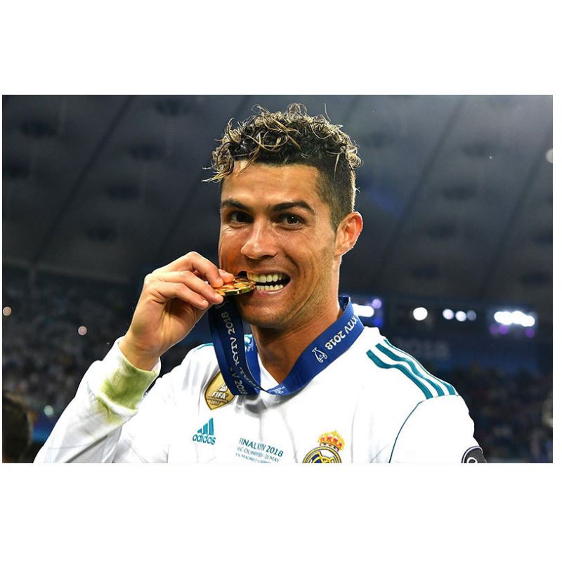 1 Sticker Dán Tường Họa Tiết Cầu Thủ Bóng Đá Paul Pogba Lewandowski Javier Hernándezzzzar Cr7 Cristiano Ronaldo