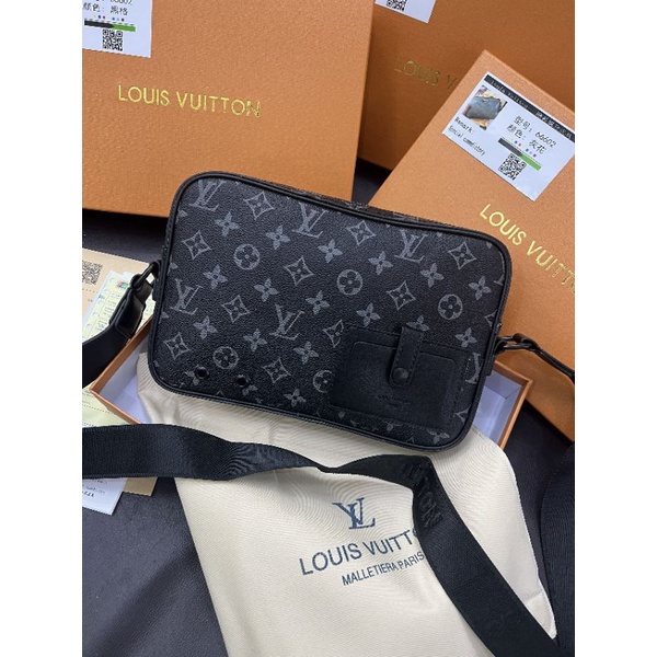 Túi chéo nam LV dây đeo dài thêu logo sz26cm đẹp dã man fullbox
