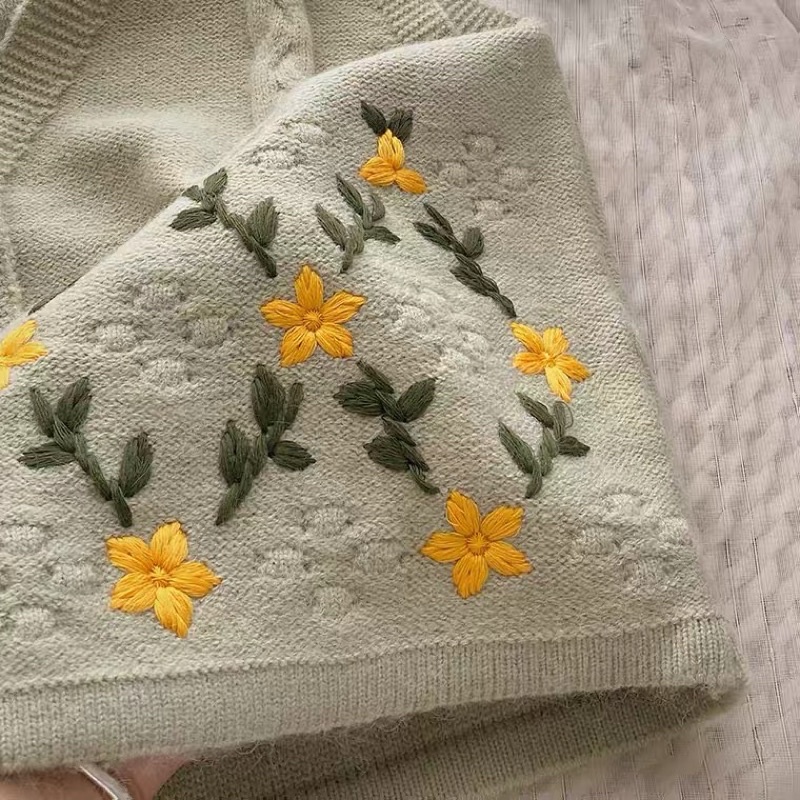 Áo gile len thêu hoa xinh - order