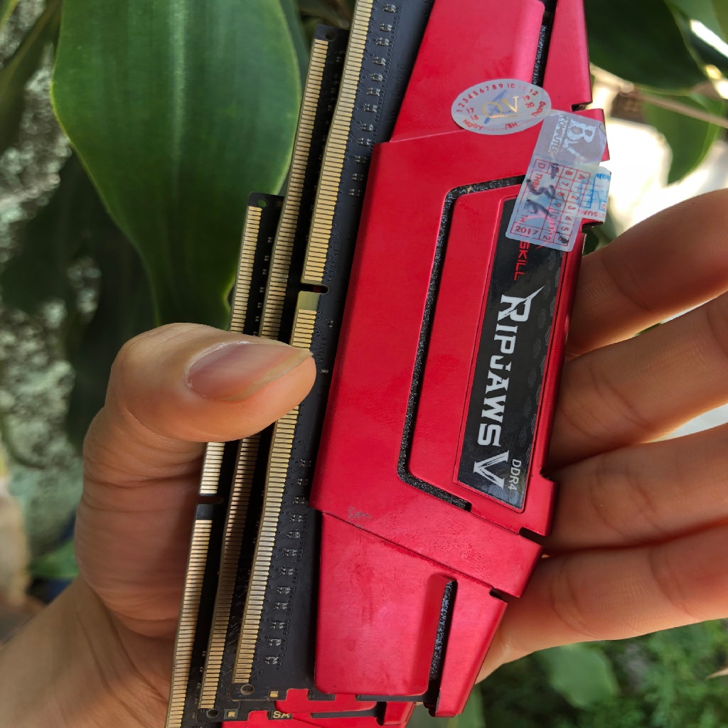 Ram máy tính GSKILL RIPJAWS 4G DDR4 Bus 2400 tản nhiệt thép. Hàng đã qua sử dụng. BH 1 tháng