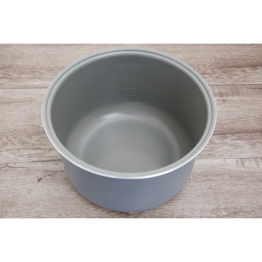 Nồi cơm điện cơ 1.8 lít lòng nồi chống dính Toshiba RC-18JE2VN(O) 650W - Hàng chính hãng