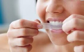 Set dán trắng răng Crest 3D Whitestrips dòng Glamorous White 