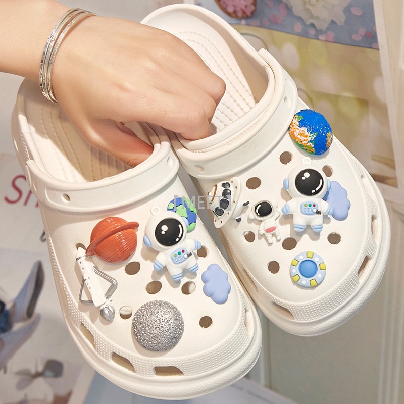 [Meet] Phụ Kiện Khóa Cài Giày crocs DIY Hình Hoa / Phi Hành Gia Hoạt Hình Trang Trí Giày crocs Jobz charm-Spaceman