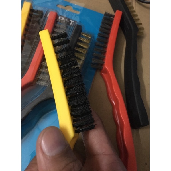 Bàn chải 3 cây  LRT