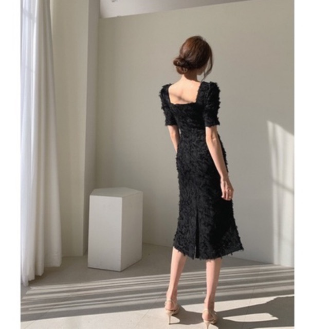 Đầm body cổ vuông lông vũ Ulzzang
