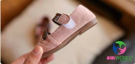 2 đôi giày chuột cho bé