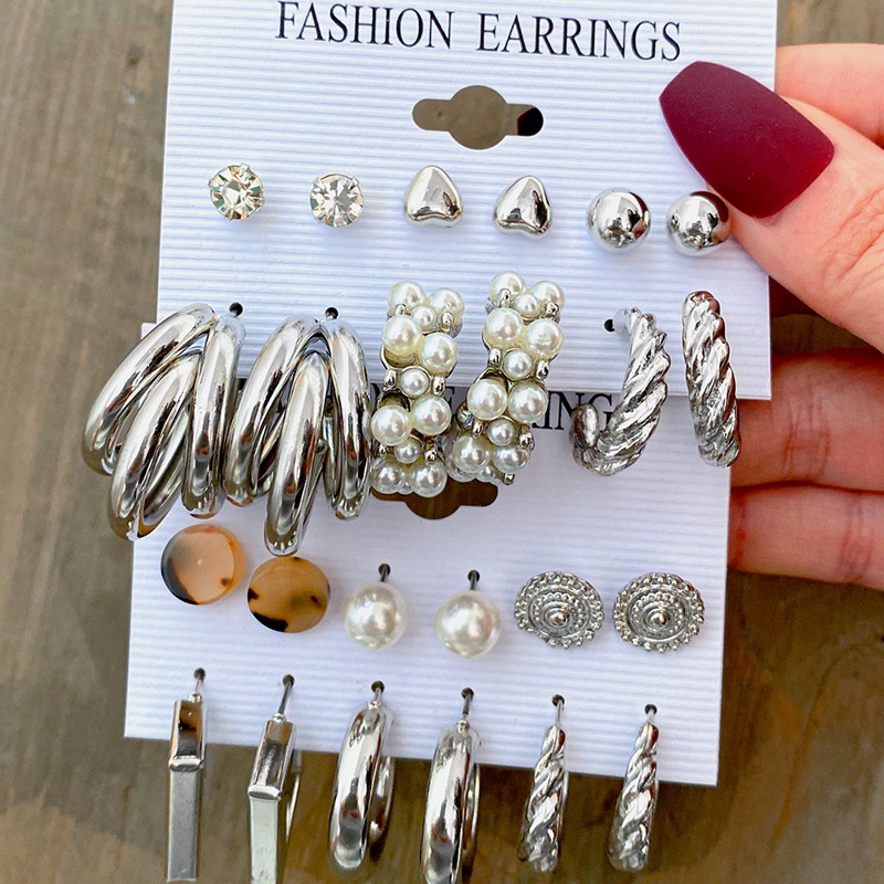 Bộ 2 Bông Tai Tròn Họa Tiết Da Rắn/Bướm/Ngọc Trai Bằng Nhựa Màu Vàng/Bạc Phong Cách Retro Cho Nữ