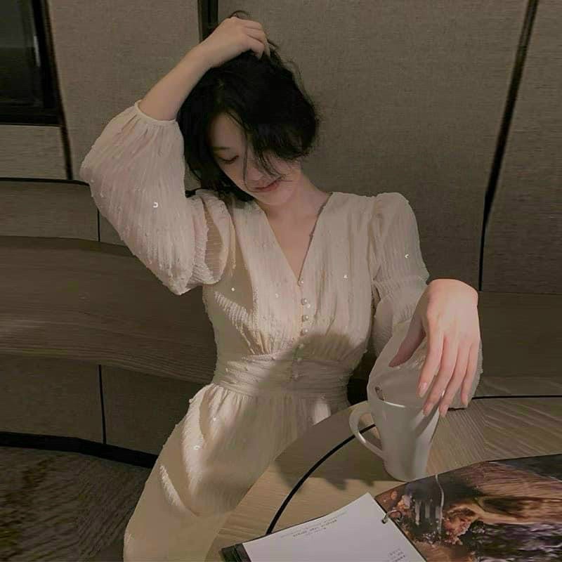Đầm ren trắng nổi tay dài nút ngọc