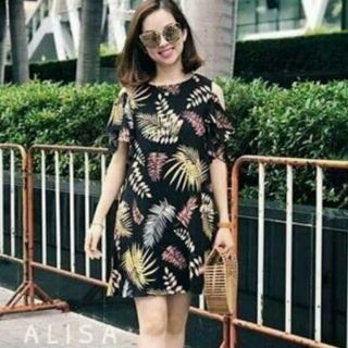 Đầm suông khoét vai .
