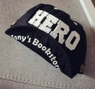 Mũ bé trai chữ Hero