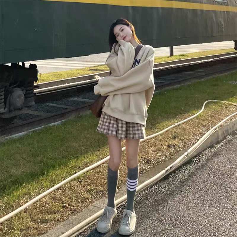 Set áo sweater nỉ chữ mix chân váy xoè caro có lót trong