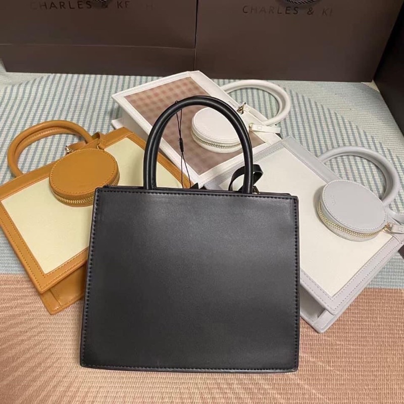 Túi tote kèm charm tròn