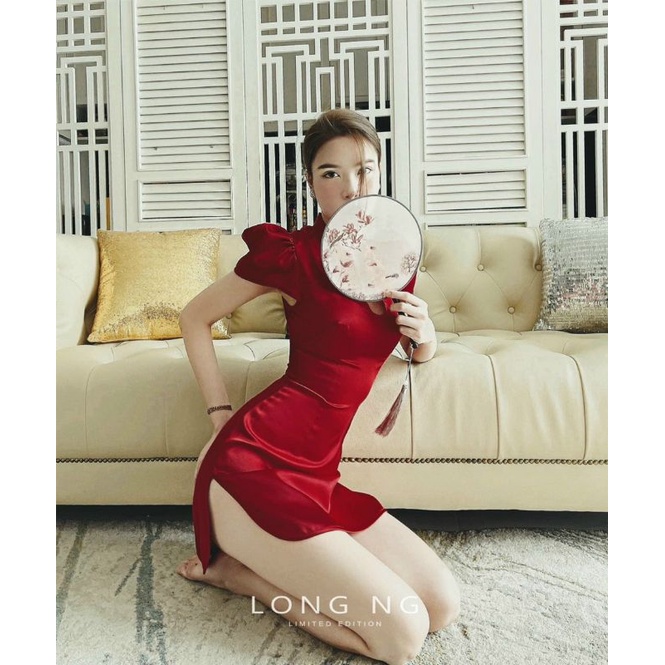 Sườn xám tay phồng xẻ tà