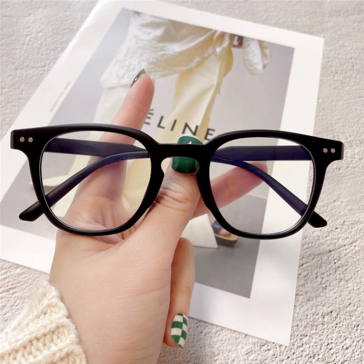 Kính Nam Nữ không độ hai chấm ngang D126