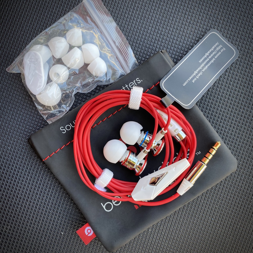 Tai nghe iBeatss Monster jack 3.5 trắng bạc Qstore, Chất âm thiên bass có hỗ trợ mic