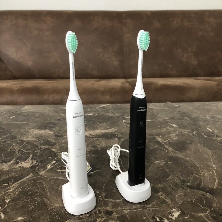 Bộ bàn chải đánh răng điện Philips Sonicare HX2421, tích hợp 2 chế độ đánh Clean và Sensitive, 30.000 lần rung mỗi phút