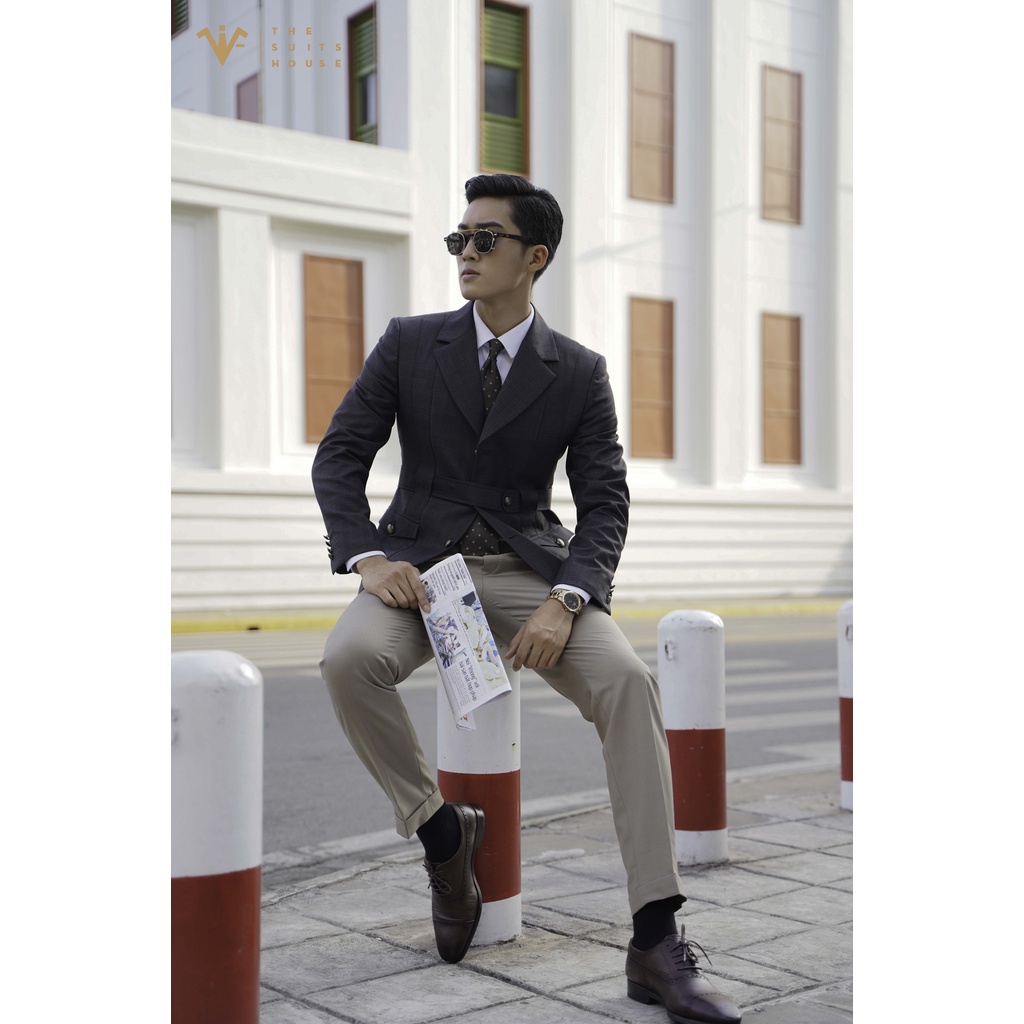 Bộ vest nam xám đen kẻ caro, 3 khuy túi nắp, vạt bầu, ve chữ V, chất wool The Suits House