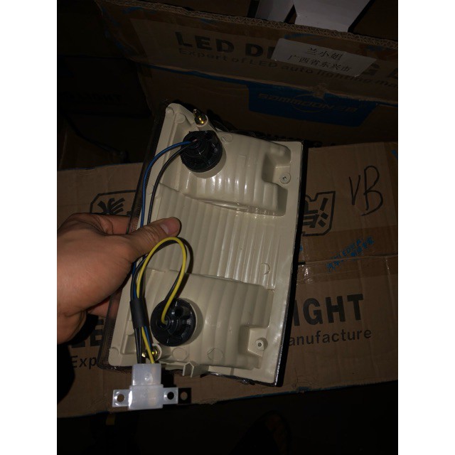 Đèn xi nhan xe chiến thắng