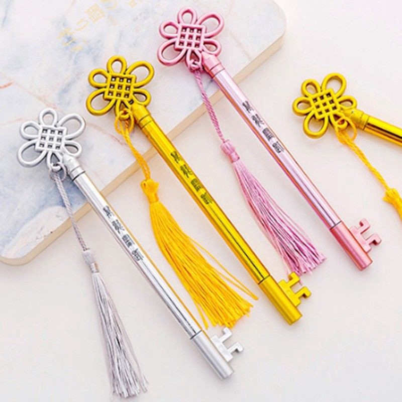 Bút bi có dây tua rua phong cách Trung Hoa