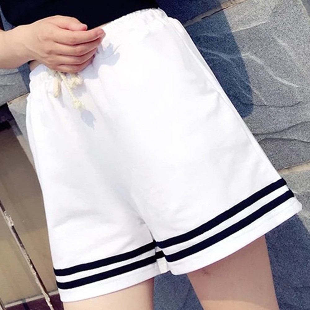 Quần Short Thể Thao Nữ Dáng Rộng Họa Tiết Kẻ Sọc Thời Trang