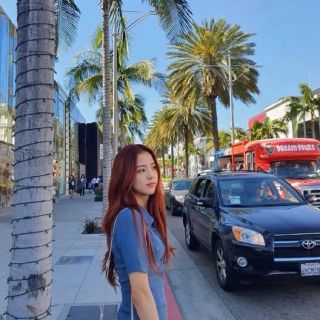 váy polo xanh Jisoo