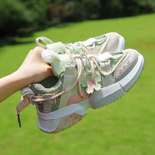 Giày sneaker hoa anh đào sakura.