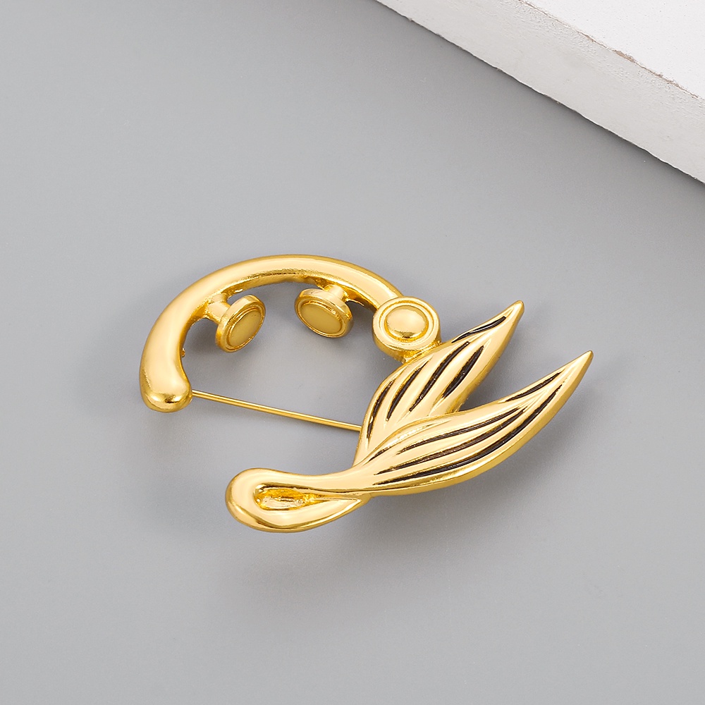 Huy hiệu cài áo hình nhân vật trong phim hoạt hình Violet Evergarden