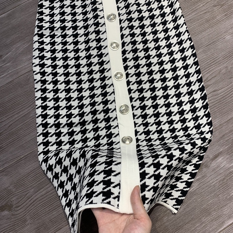 Váy len kẻ thu đông