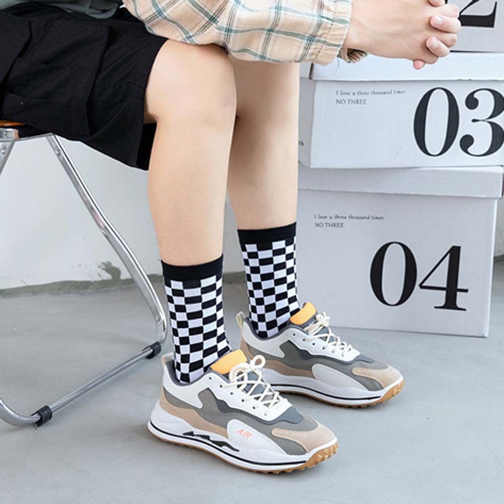 Đôi vớ họa tiết sọc caro thời trang sành điệu cho nam