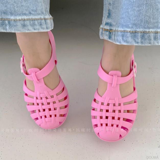Sandal đi biển thiết kế đơn giản thoải mái cho bé