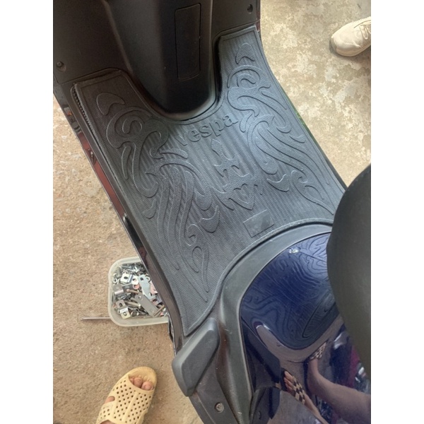 Thảm lót sàn để chân cao su xe điện Vespa