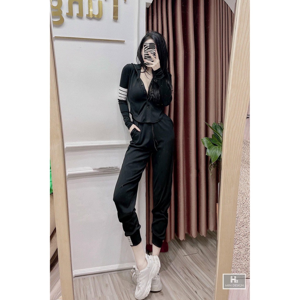 Sét thể thao thun tăm gồm quần jogger và áo dài tay. Bộ thể thao thom  sọc trắng cho nữ
