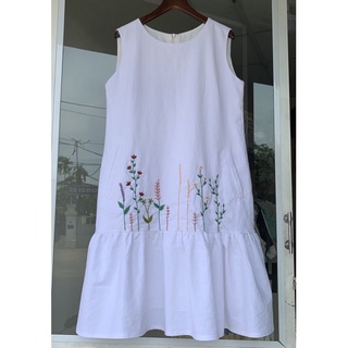 Đầm linen tưng premium đuôi cá thêu tay
