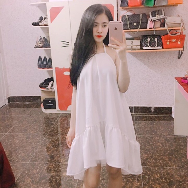 Đầm suôn cổ yếm hở lưng