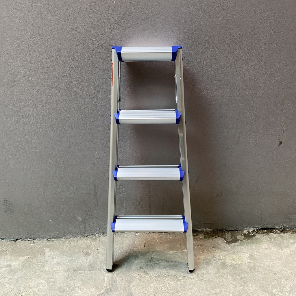 Thang Nhôm Gấp Chữ A Siêu Nhẹ NiNDA R04B - 4 Bậc chiều cao 1m- Hàng Chính Hãng