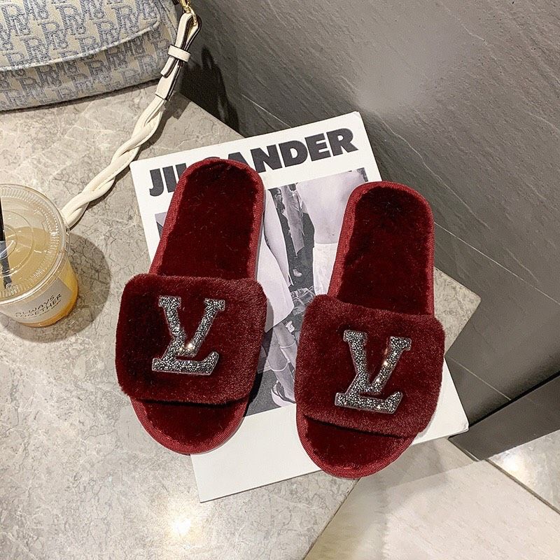 Dép lông mang trong nhà