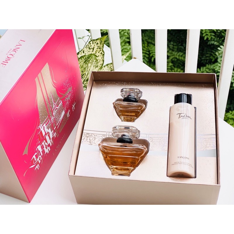 Set Nước Hoa Nữ LANCOME Tresor EDP kèm nước hoa 30ml & lotion 200ml thơm thanh nhã, sang trọng vô cùng nữ tính