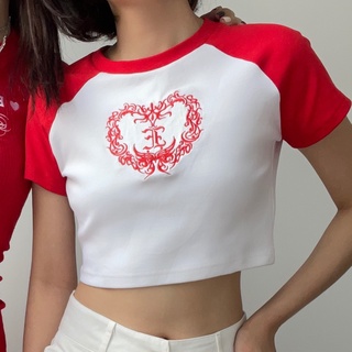 ERRORIST Heart Logo Raglan - Áo croptop thêu hình trái tim năng động