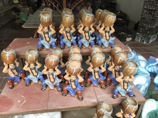 Ông nâng bình Lỗ Trí Thâm