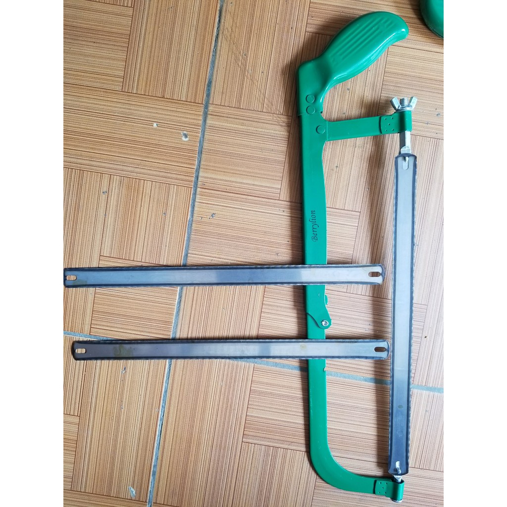 Bộ cưa sắt bao gồm lưỡi cưa