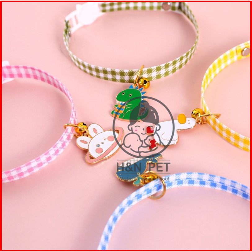 Vòng cổ chó mèo kẻ màu hoạt tiết treo H&amp;N PET