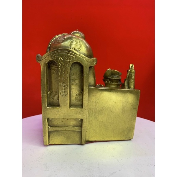 Tượng ông quản gia ngồi vật phẩm phong thuỷ bằng đồng